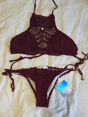 Misguided Crochet High-Neck Bikini Set With Side Tie  - Burgundy
